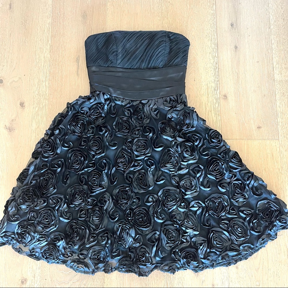 Stunning black floral strapless dress